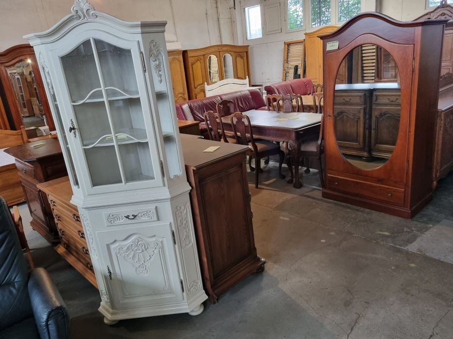 szafa drewniana biała po renowacji