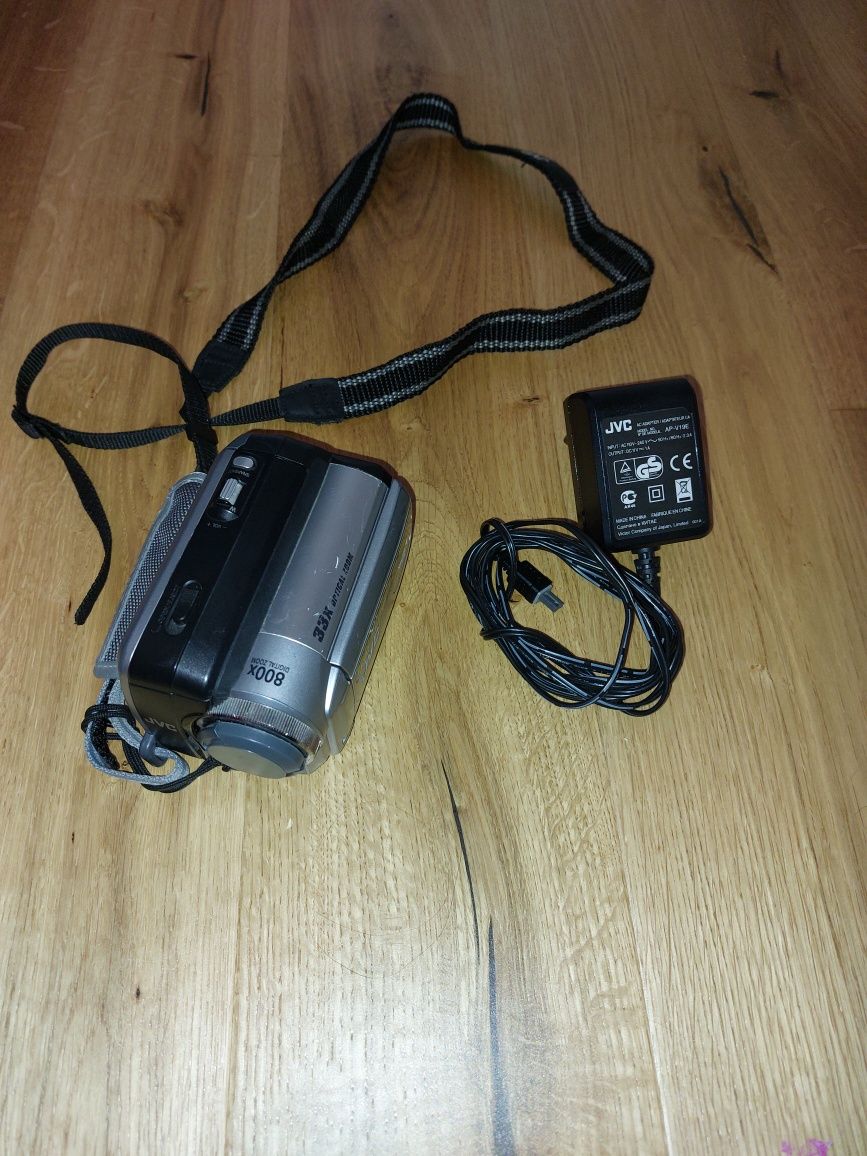 Kamera JVC GR-D815E miniDV (do naprawy) + ORYGINALNA ŁADOWARKA i smycz