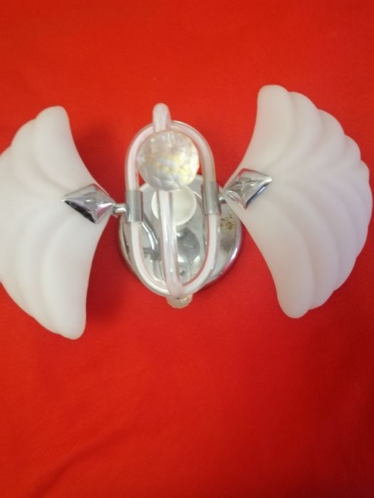 Продам люстру  на 4 лампочки