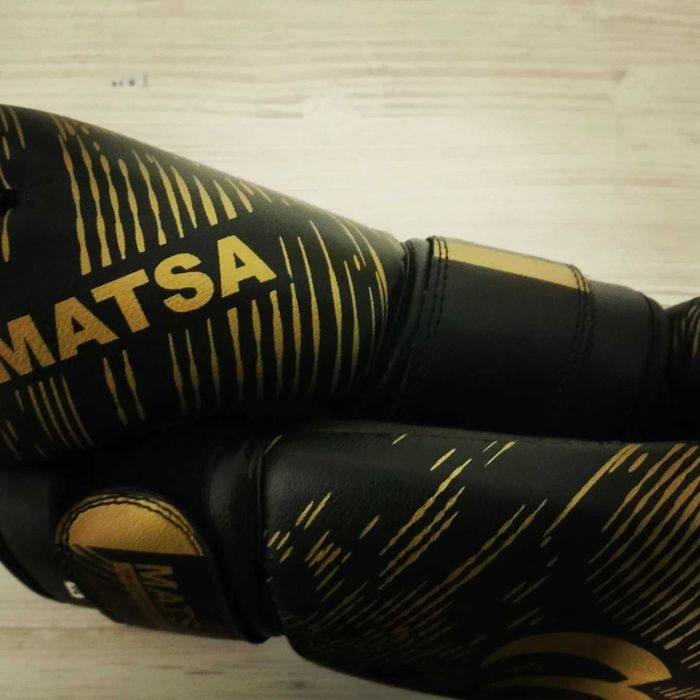 Спорт товари . Рукавиці бокс 2 шт Мма, капи бинти все по 3шт