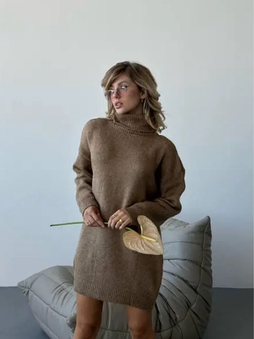 Жіноча вʼязана сукня- світер