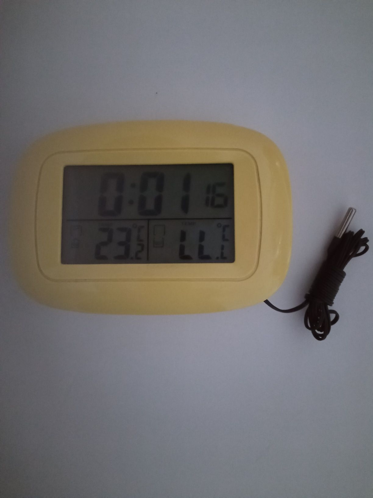Sprzedam budzik cyfrowy z funkcjami.