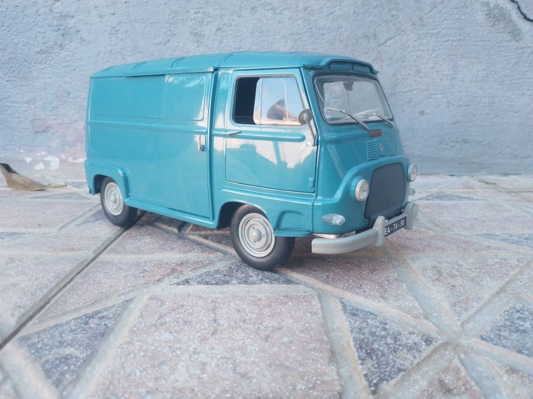 1/18 Renault estaffeta