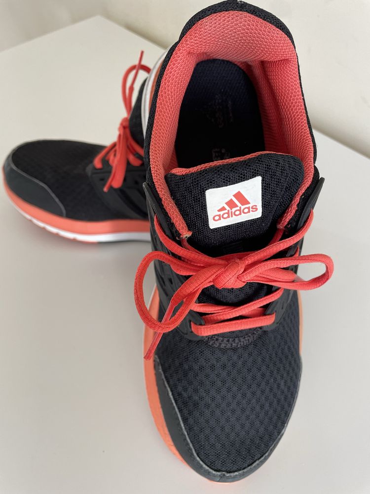 Ténis Adidas NOVOS Running