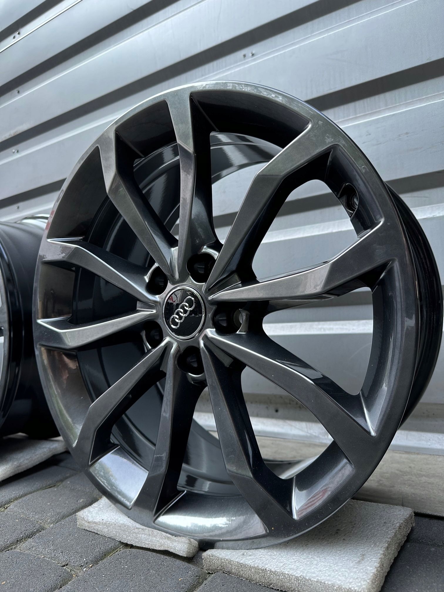 NOWE Oryginalne Felgi Audi 18 A3 A4 A6 A8 Q3 Q5 TT