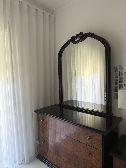 Cômoda antiga com espelho — vintage