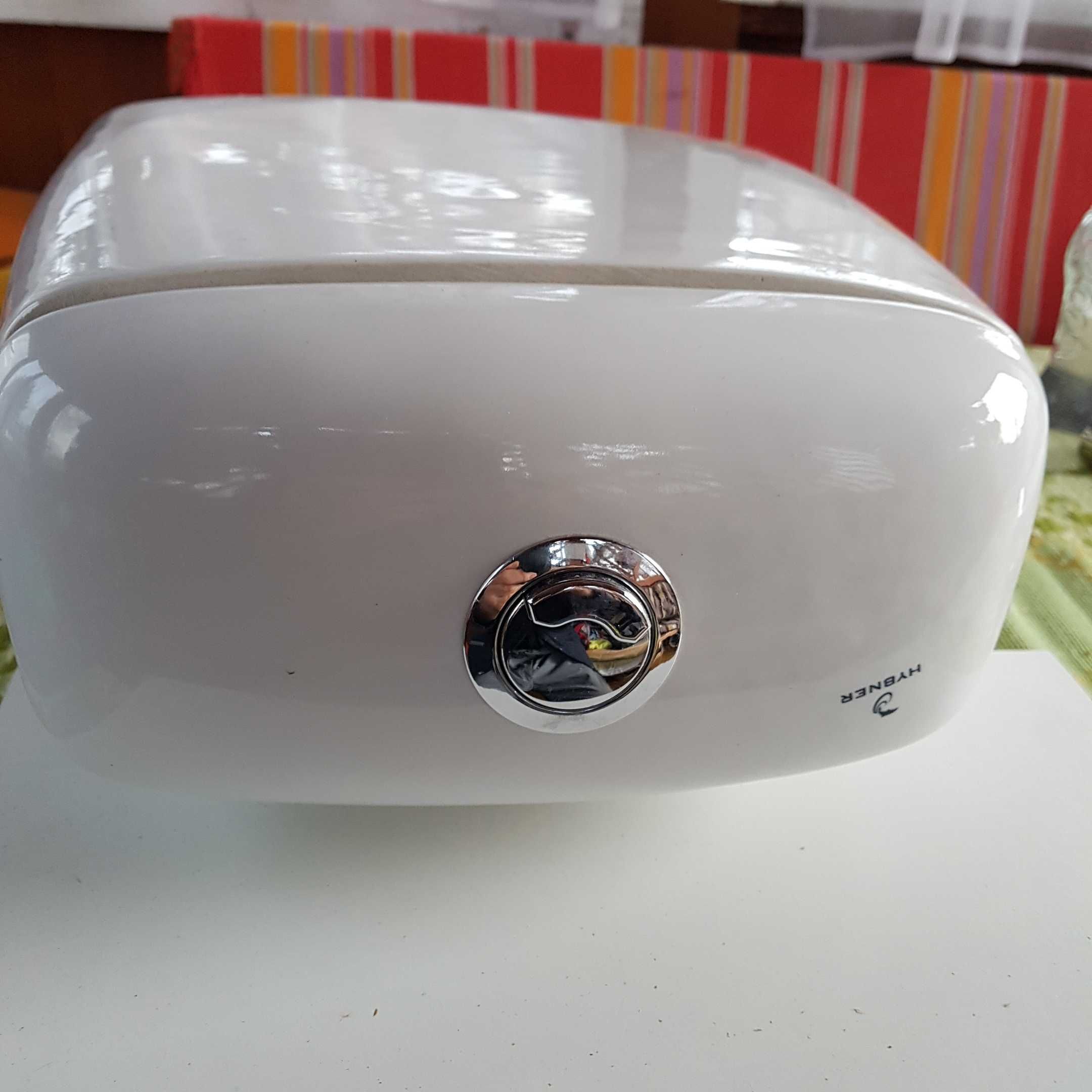 Spłuczka ceramiczna marki HYBNER