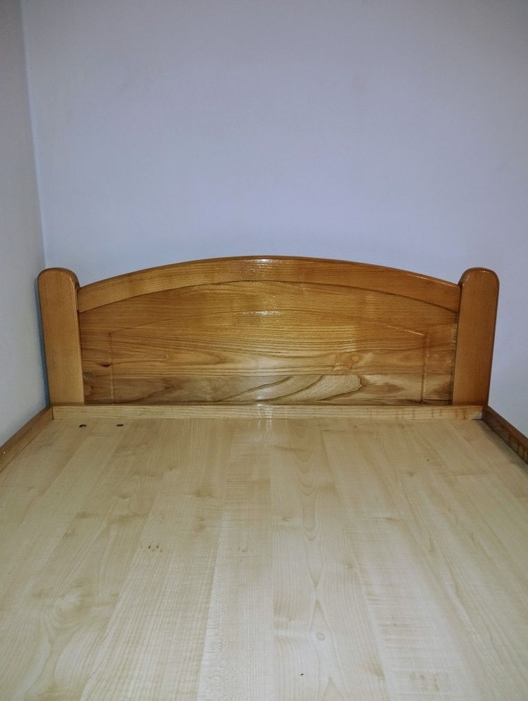 Łóżko drewniane pojedyncze