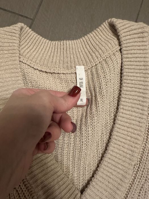 Вʼязана тепла жилетка