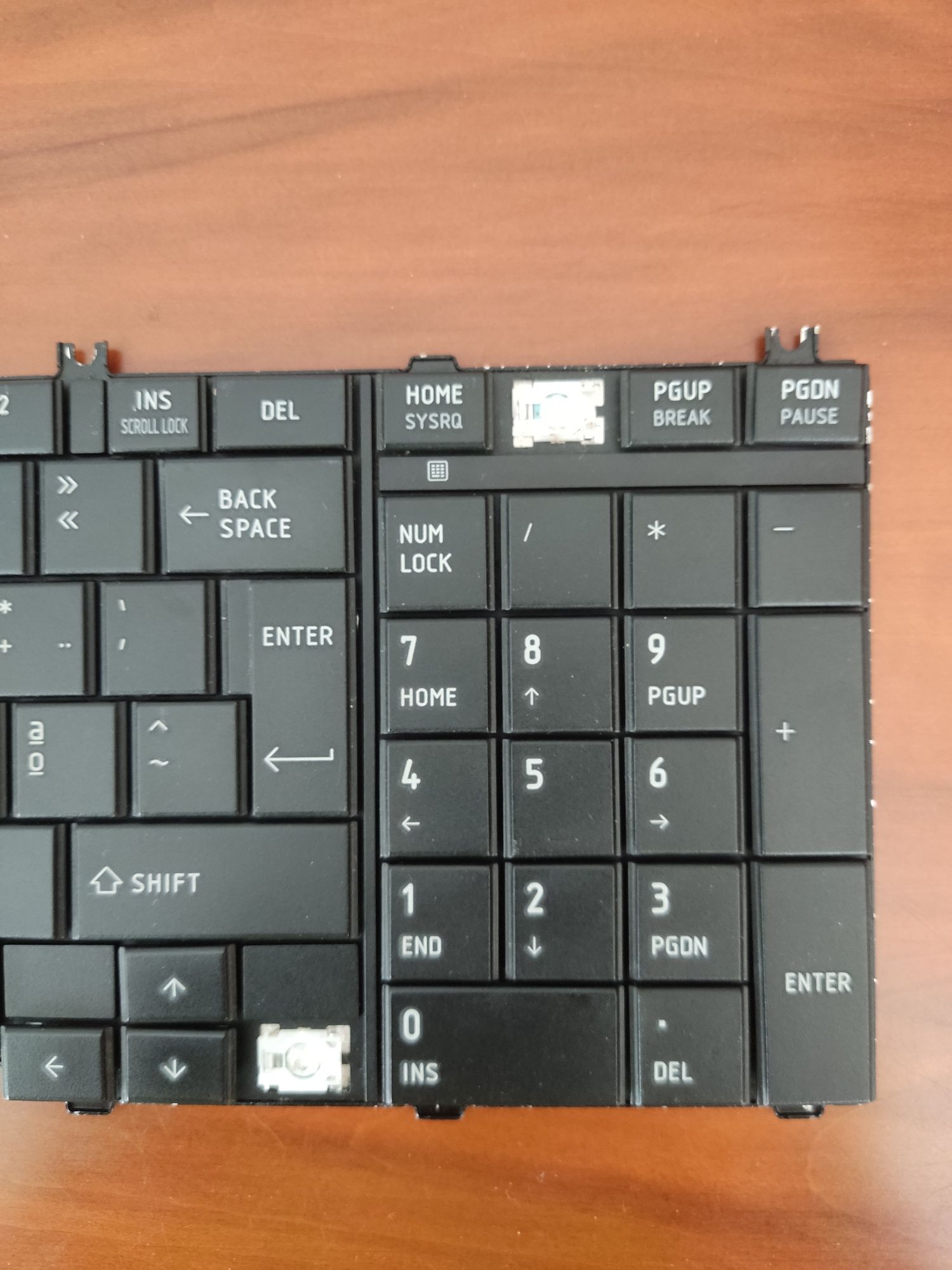 Teclado Preto AVARIAD Toshiba L500,L505,L550,P200,P300,P500,L350