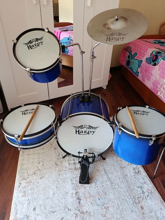 Bateria instrumental para criança.