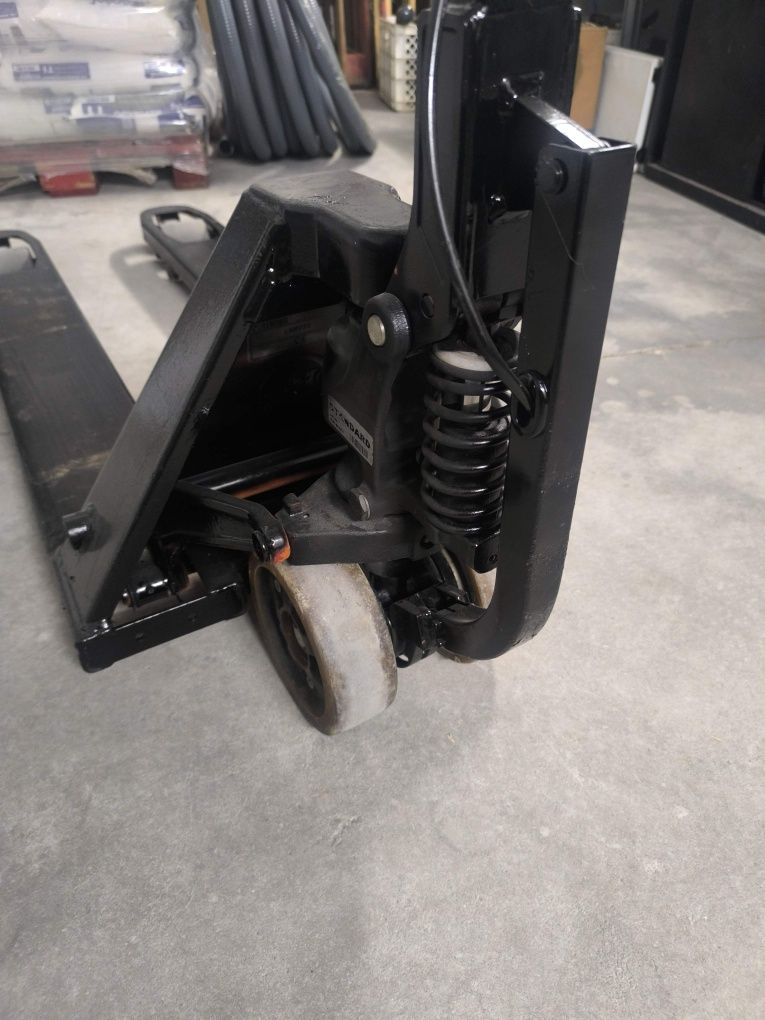 Porta paletes com travão marca BT atualmente Toyota