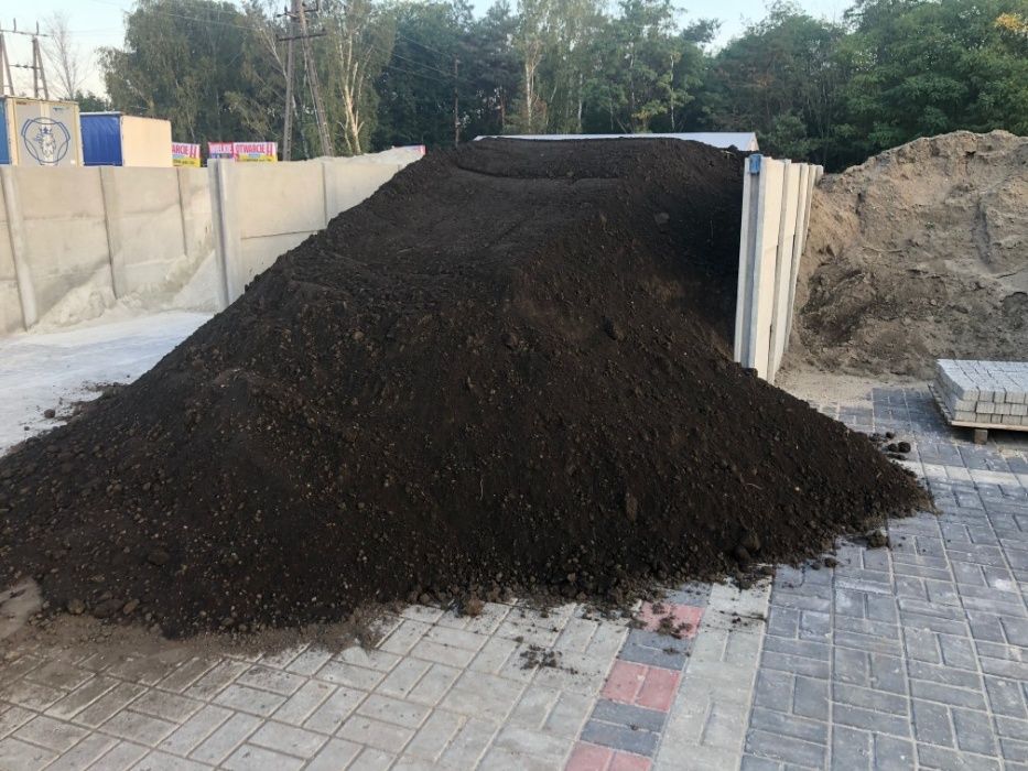 Czarnoziem przesiany, ziemia ogrodowa luzem, substrat, ziemia pod traw