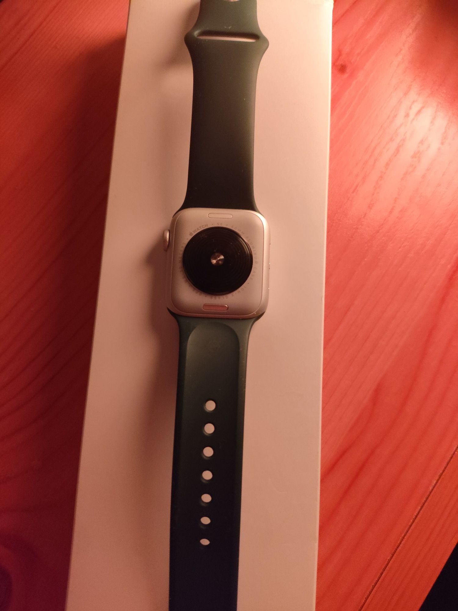 Apple watch SE (2-го поколения)