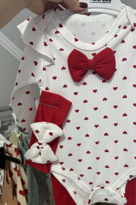 Продам дитячий набір (бодік + штанці+ повʼязка )