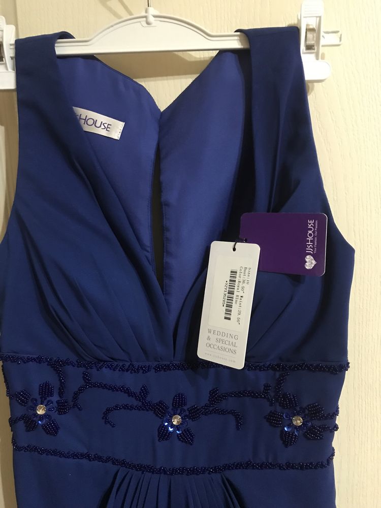 Продам платья разные