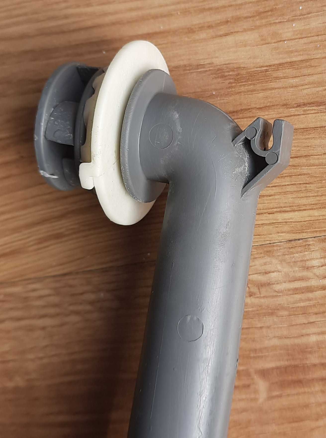 Ramię spryskiwacza górnego kosza do zmywarki Ikea Rengora.