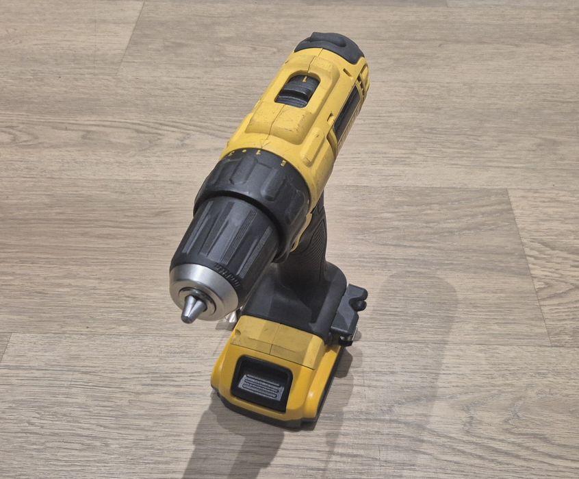 Шуруповерт Dewalt DCD 771