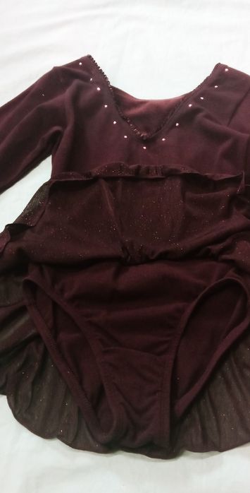 Body czarne ze spódniczką 122/128