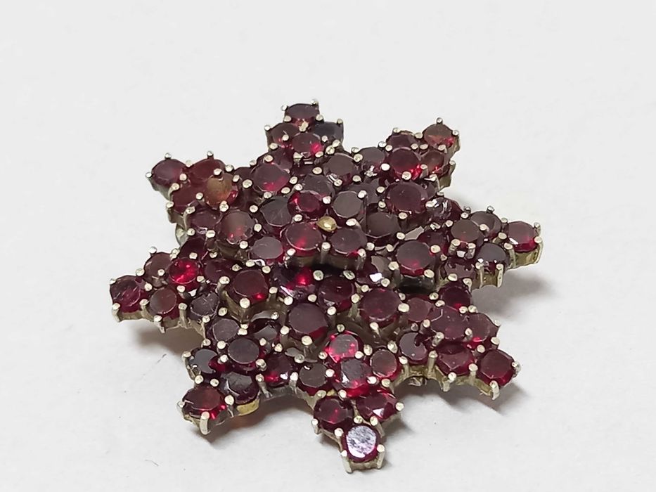 Brosza z granatami, pocz. XX w.