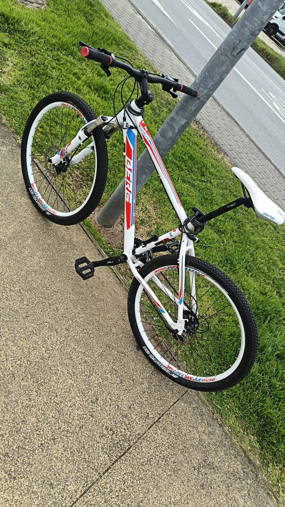 Bike aro 26 branca com 21 marcha