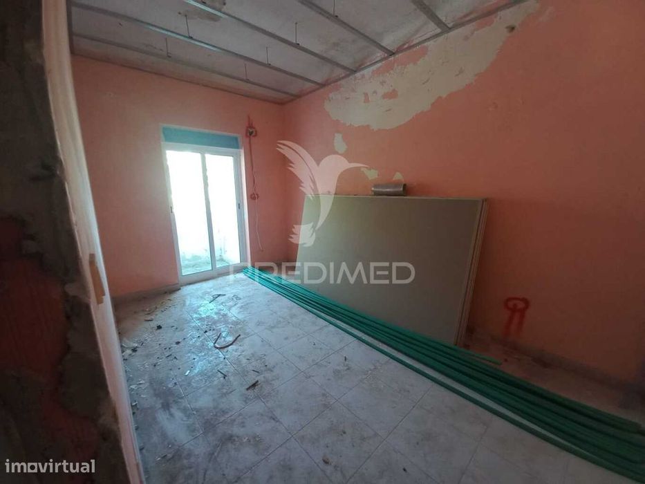 Apartamento T1 em Remodelação – Baixa da Banheira