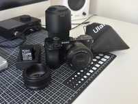 Sony A6000 z dwoma obiektywami i zestawem akcesoriów