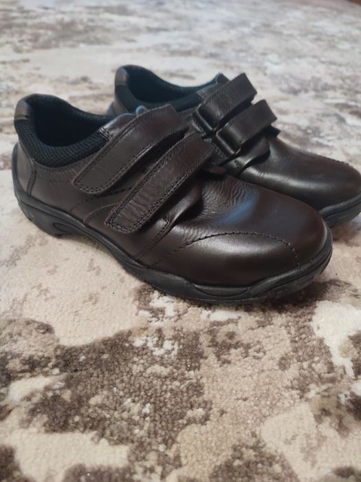 Кросівки туфлі взуття осіннє шкіряне фірмове