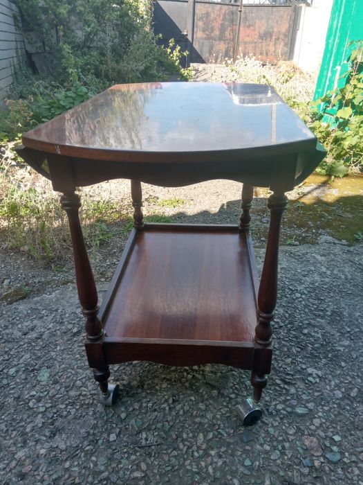 Рарітетний стол журнальний.