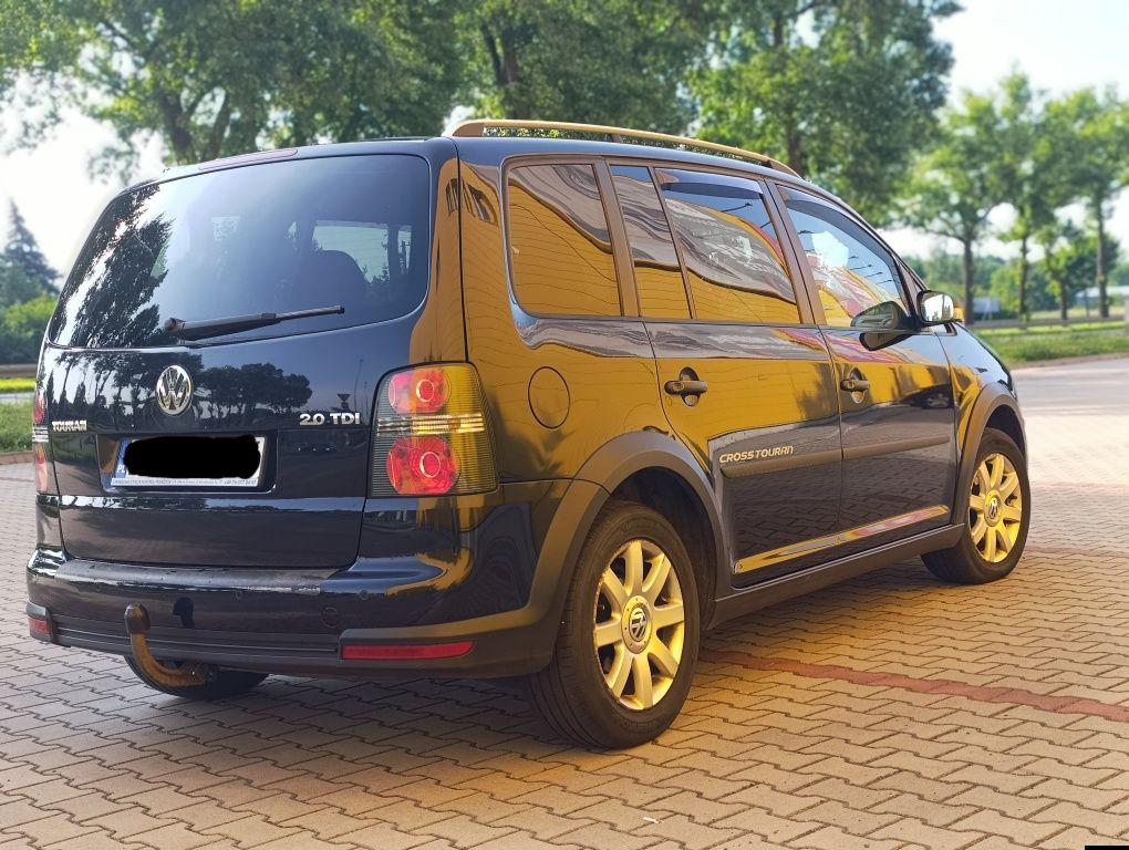 VW Touran Cross 200KM, możliwa zamiana z dopłatą