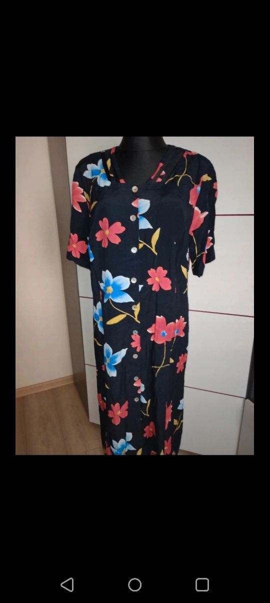 Długa zapinana śliczna sukienka plus size