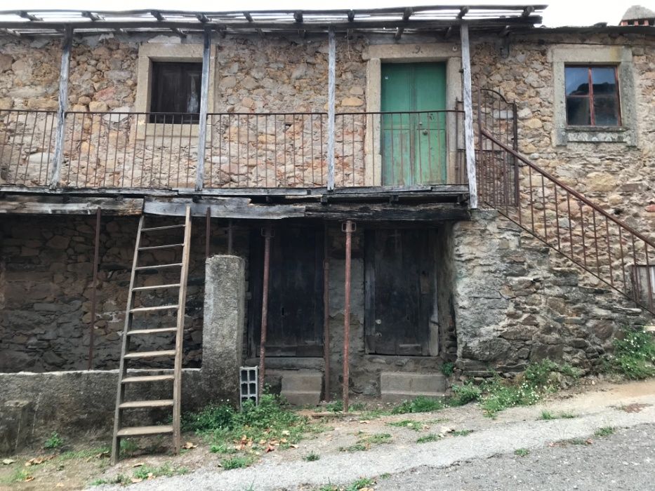 Casa em aldeia serrana - em reabilitação