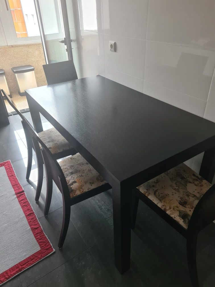 Conjunto mesa + 4 cadeiras madeira maciça
