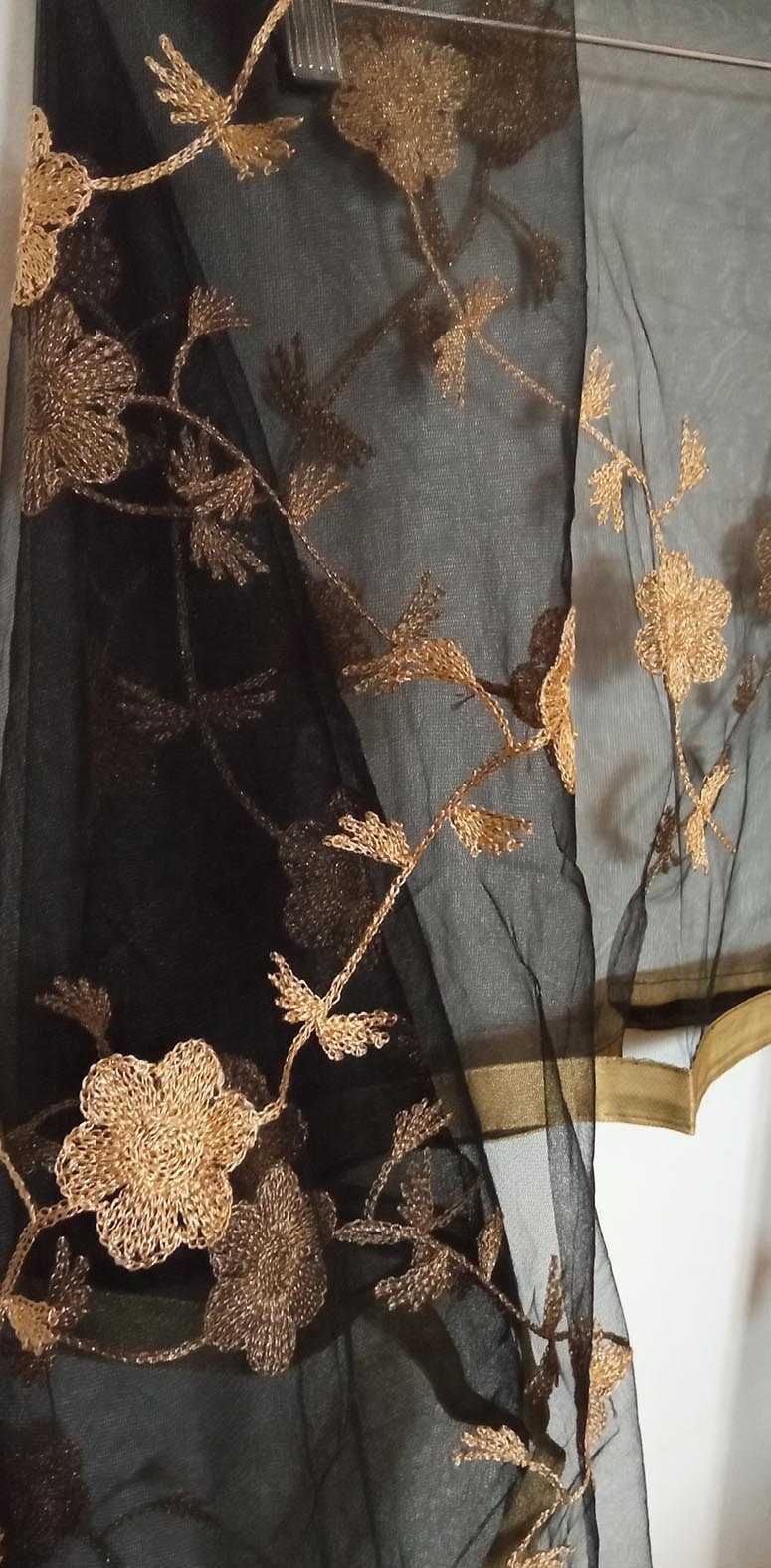 Elegante écharpe preta com bordado floral dourado