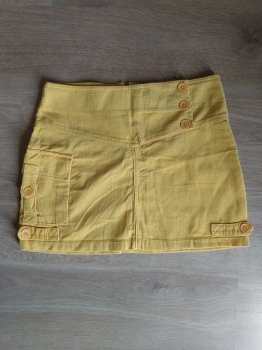 Żółta sztruksowa spódnica