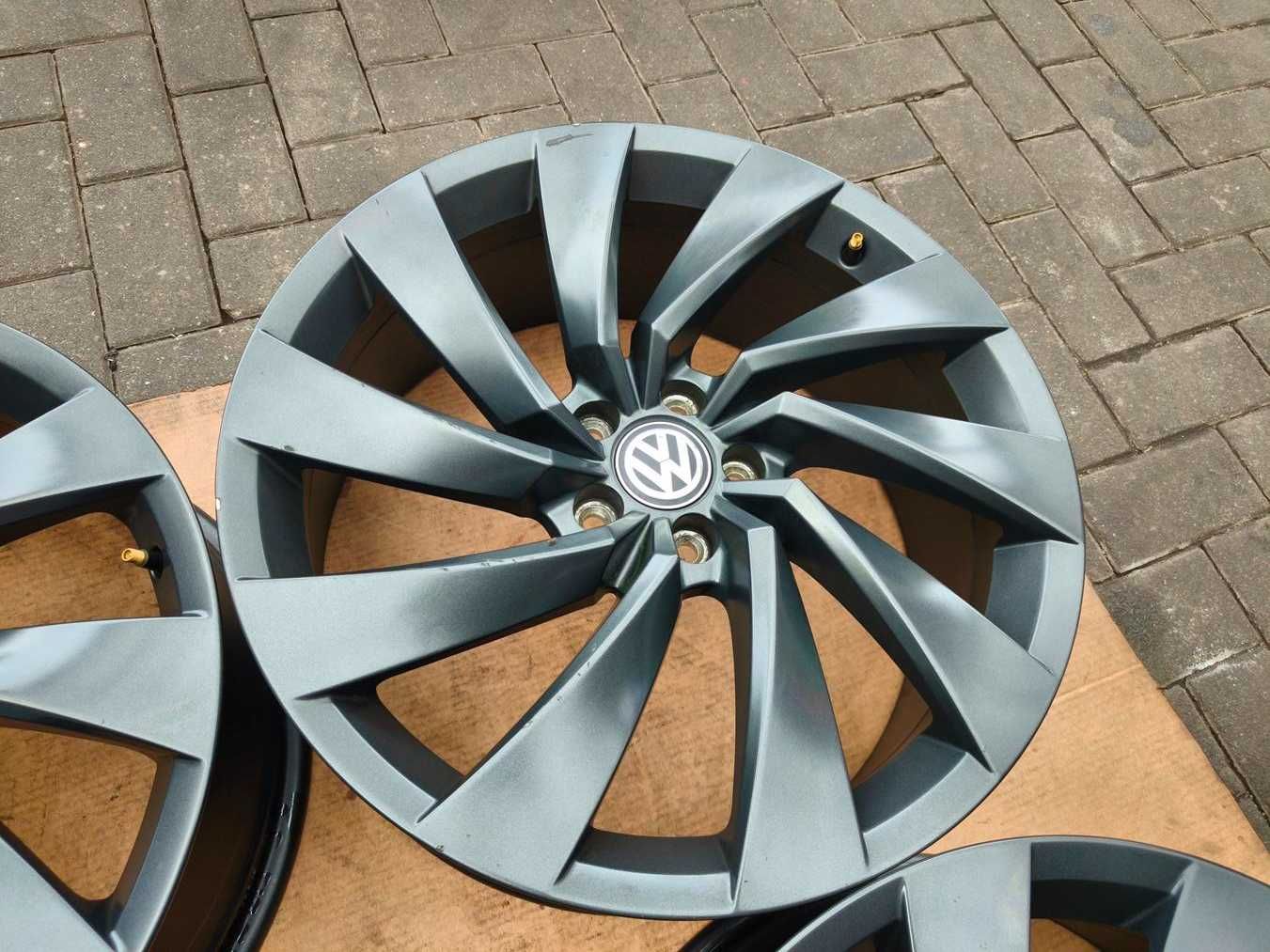 5x112 ALUFELGI R20 VW Passat B8 B9 Arteon R-Line Tiguan Superb ET40 8j