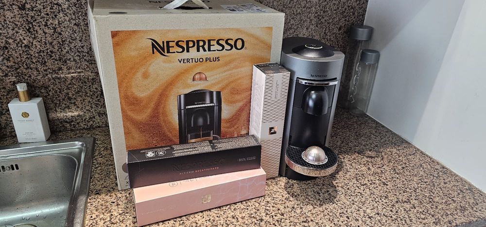 Máquina de café Nespresso VertuoPlus Deluxe