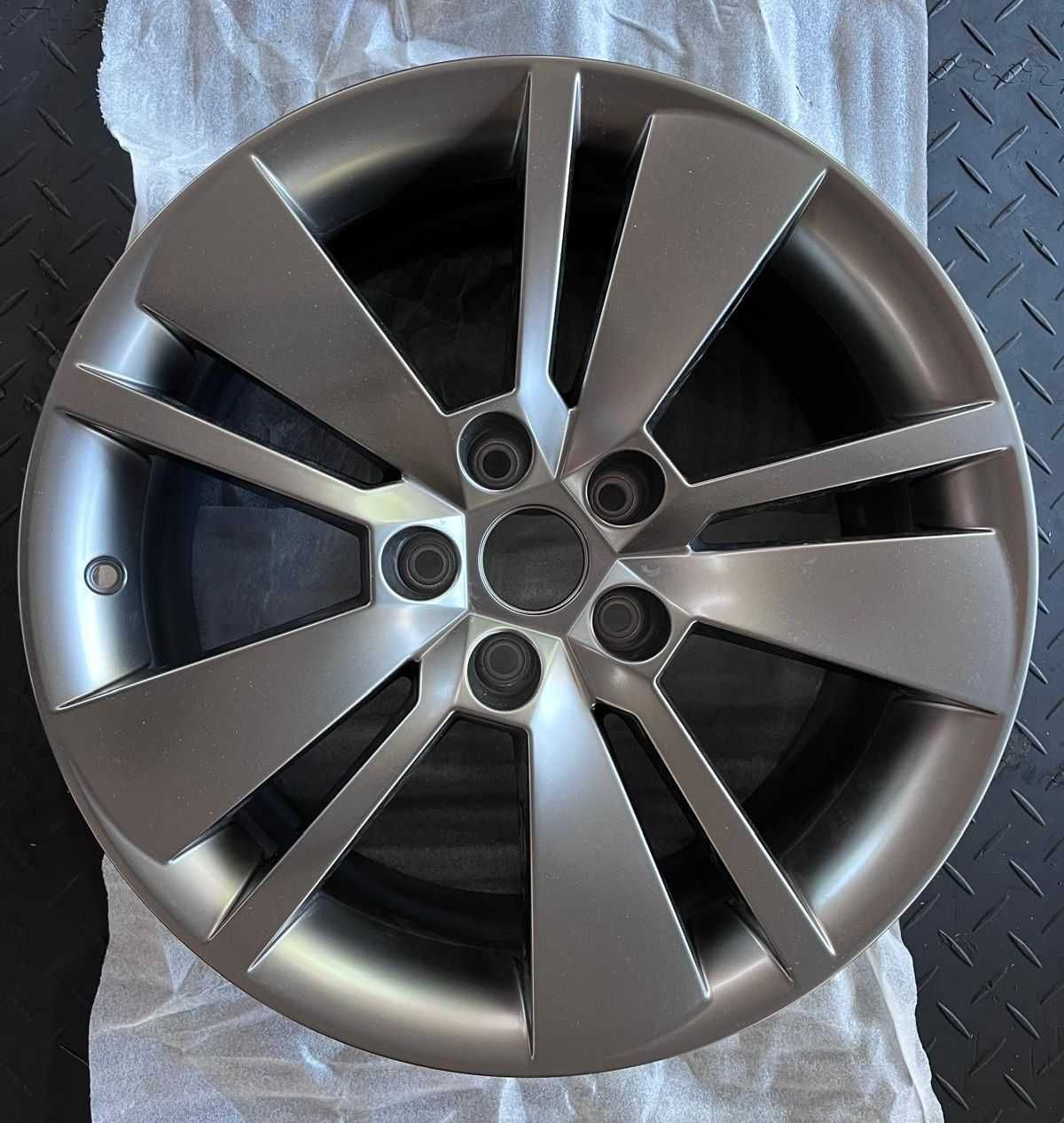 Felga 1 szt Skoda OEM 8.0" x 18" 5x112 ET44 NOWA Grodzisk Maz