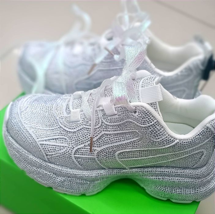 Красивейшие женские кроссовки в камнях,стразы 36,38,41 размер