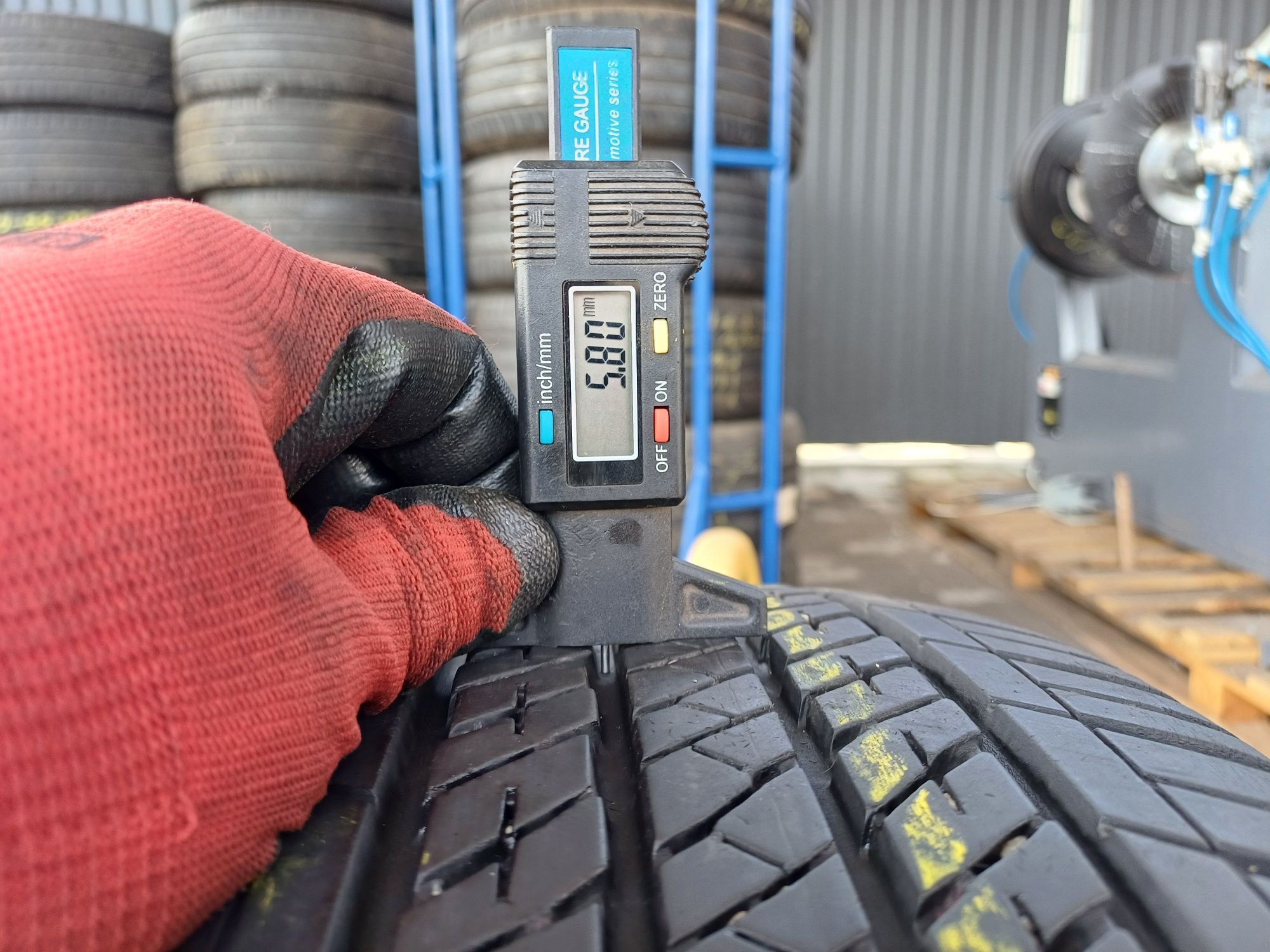 235 55 18 Bridgestone made in Japan