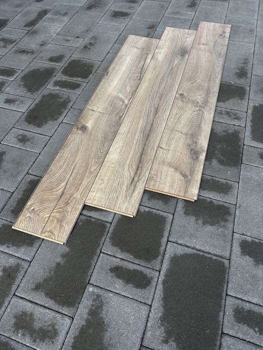 Ламінат EGGER EL2077 "Дуб Лойя коричнева" 8мм/32 фаска 4V 500грн/м2