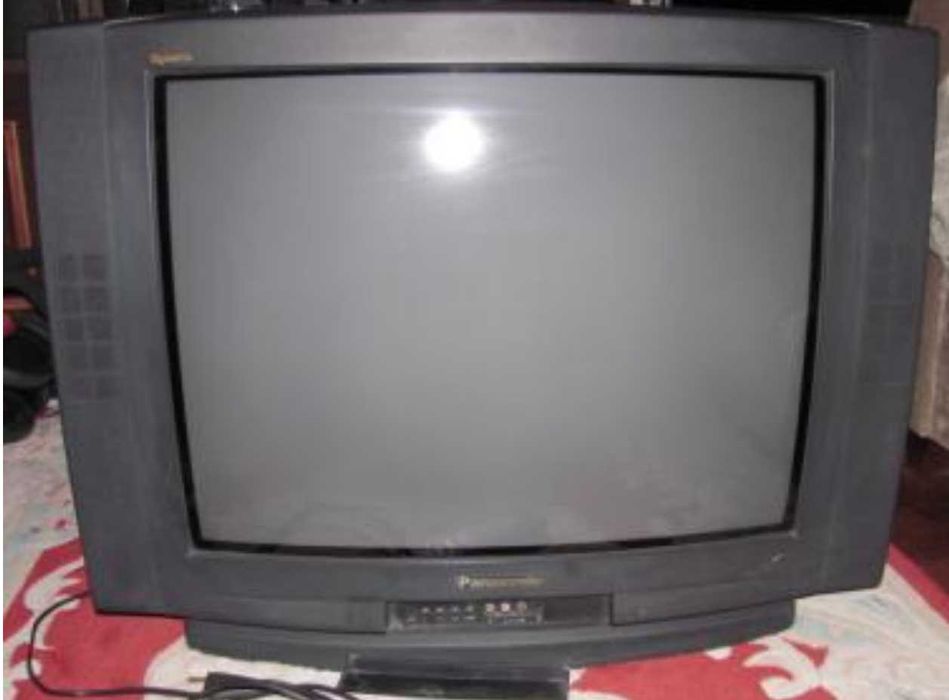 Stary pudełkowy Telewizor Panasonic Quintrix czarny