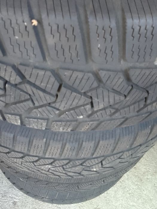 4 Opony zimowe 205/60r16 UNIROYAL 2022r 6.5-7.5mm
