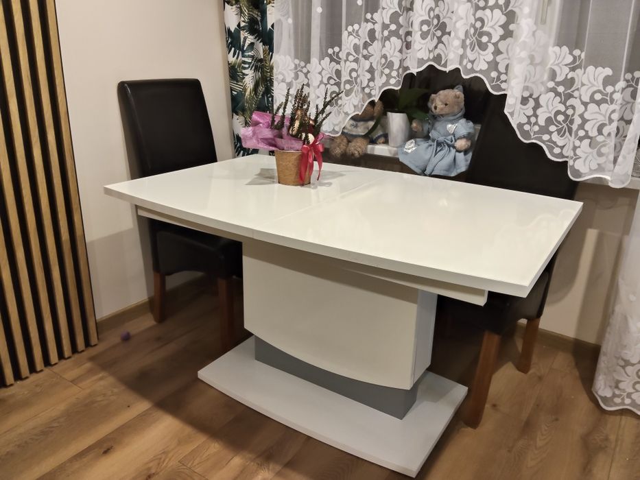 Sprzedam biały stół