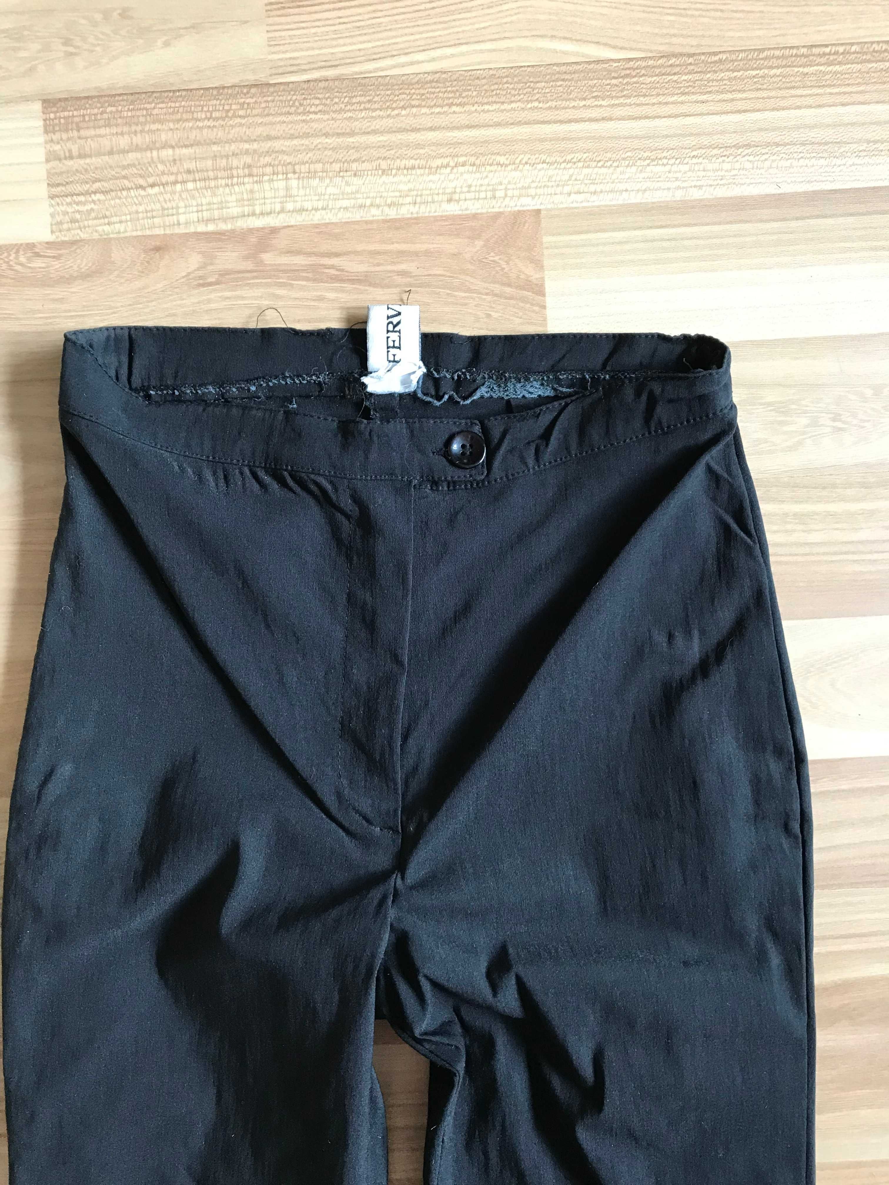 Czarne spodnie 3/4 bardzo elastyczne wyhaftowane srebrne  kwiaty r. 36