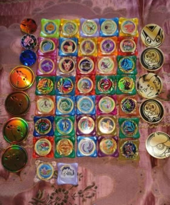 Vários tazos Pokémon Yu-Gi-Oh etc