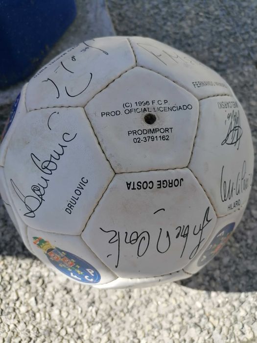 Bola oficial 1996 do FCP assinada pelos jogadores