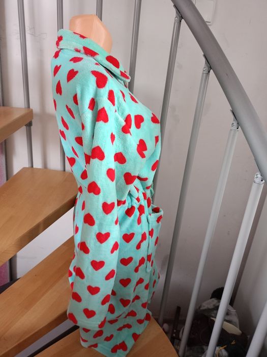 Szlafrok z długimi rękawami turkusowy w czerwone serca suwak troczki