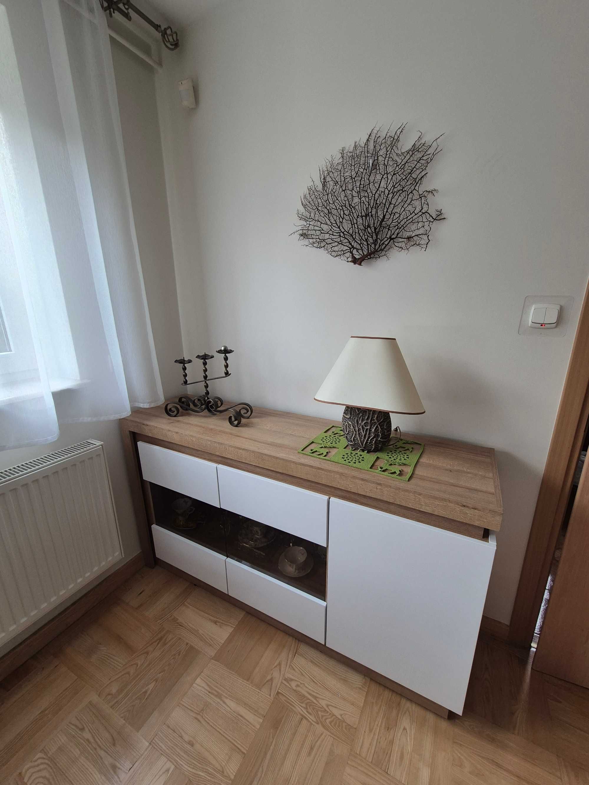 Mebli Wójcik: Komoda Lyon, Witryna Lyon z oświetleniem (nowe)