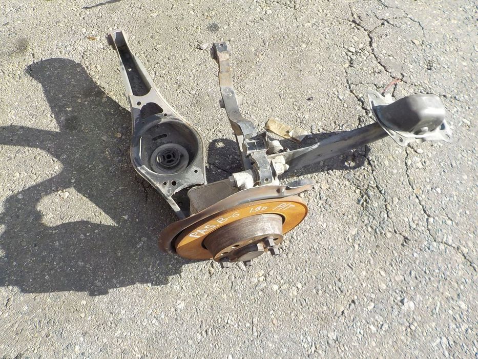 zwrotnica wahacz prawy tył komplet vw passat b6 kombi 2006r